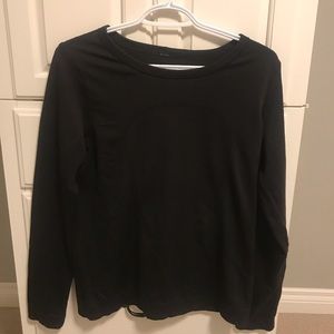black lululemon shirt